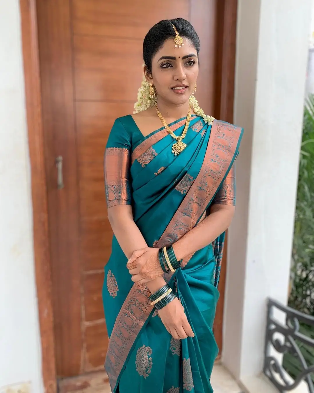 Eesha Rebba in South Indian Traditional Blue Saree Blouse